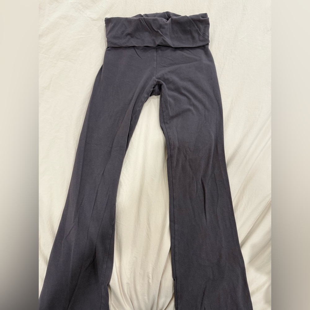 Skims - Foldover cotton jersey pants in color “iron”